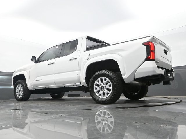 Used 2024 Toyota Tacoma SR5 AWD/4WD image 23
