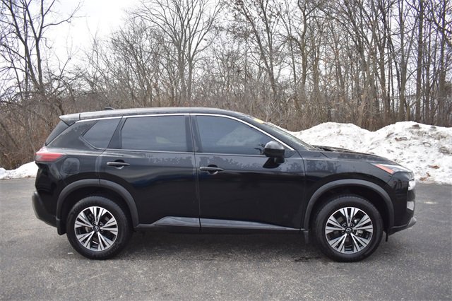 Used 2023 Nissan Rogue SV image 2