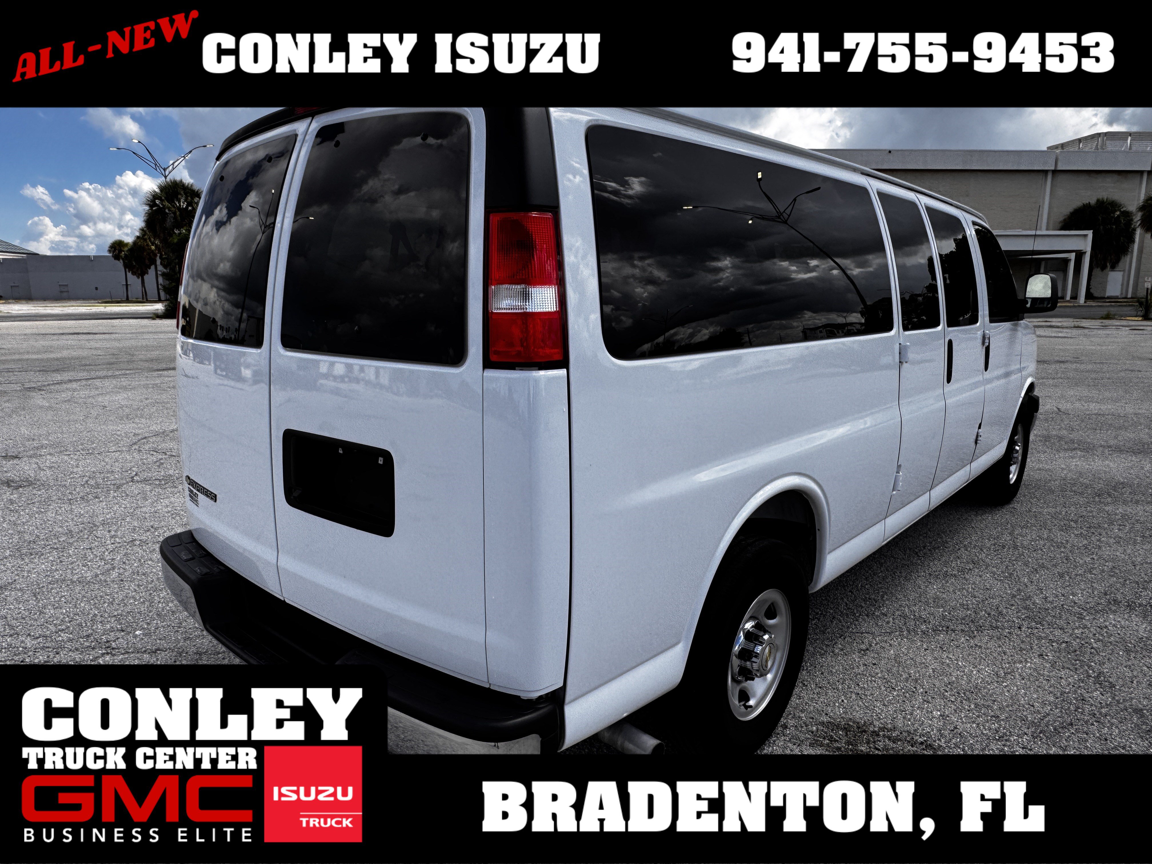 Used 2025 Chevrolet Express 3500 LT w/ LT Preferred Equipment Group RWD image 4