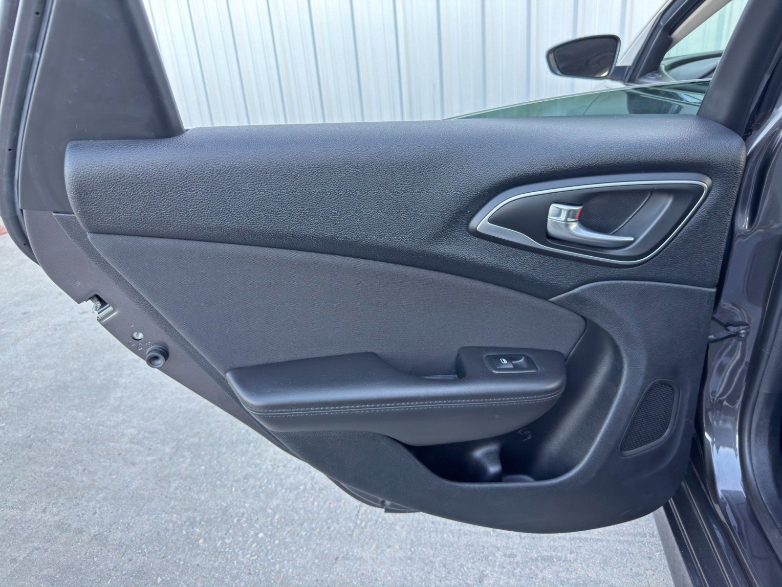 Used 2015 Chrysler 200 Limited w/ Convenience Group image 35