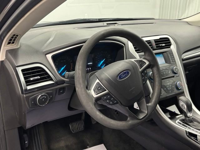 Used 2016 Ford Fusion SE FWD image 13