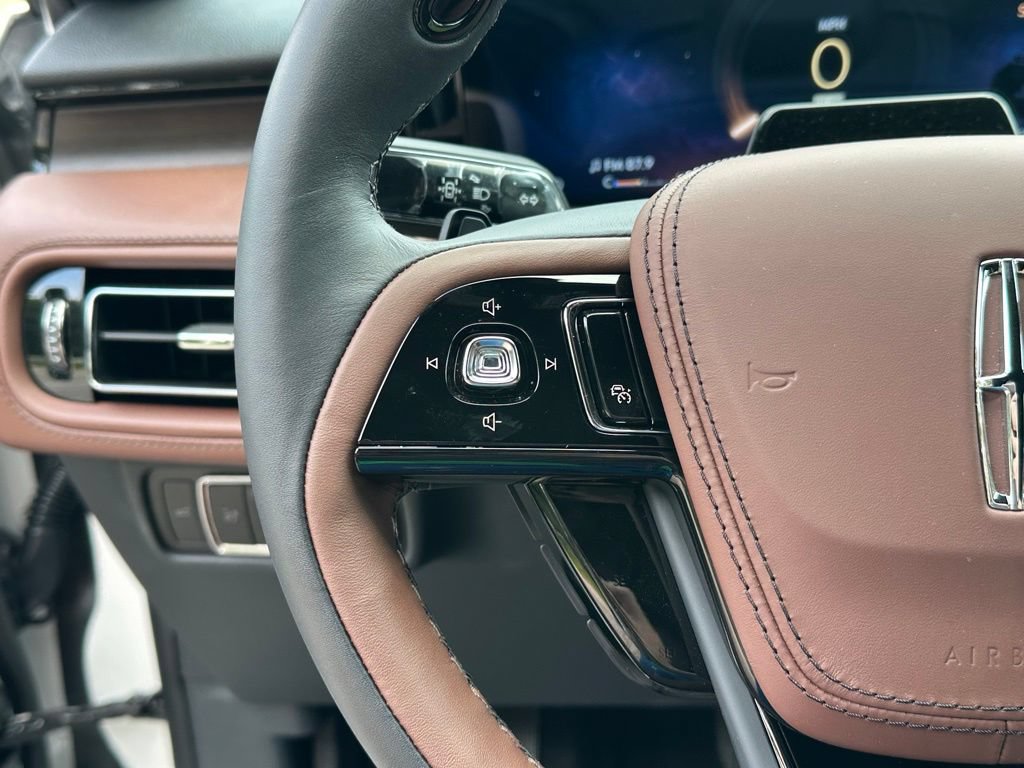New 2026 Lincoln Aviator Reserve w/ Jet Appearance Package AWD/4WD image 9