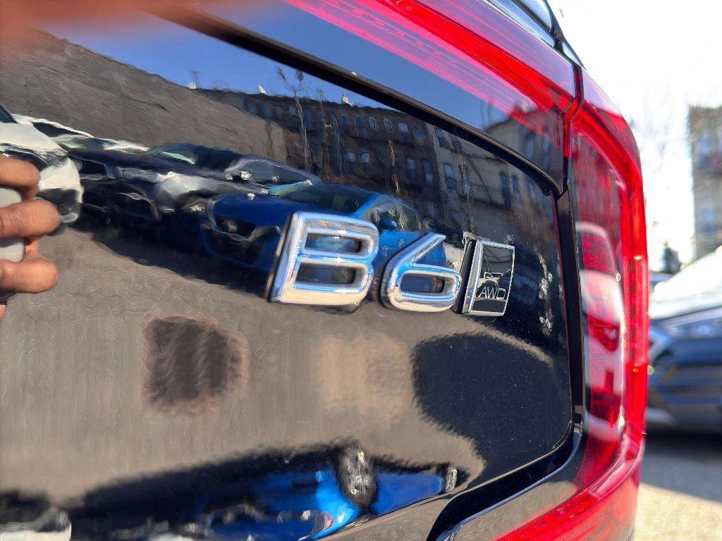 Used 2022 Volvo S90 B6 Inscription w/ Advanced Package image 9