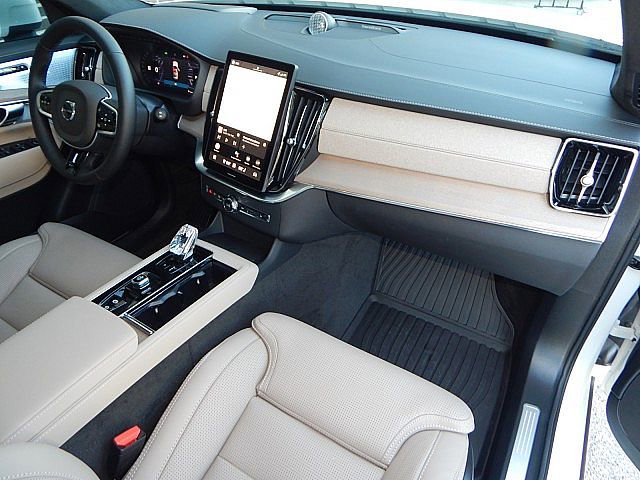 Certified 2026 Volvo XC90 B6 Ultra image 23