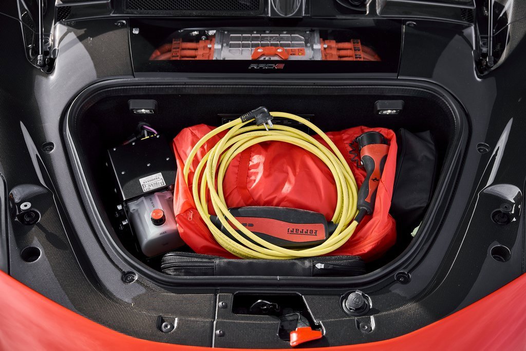 Used 2022 Ferrari SF90 Spider image 17