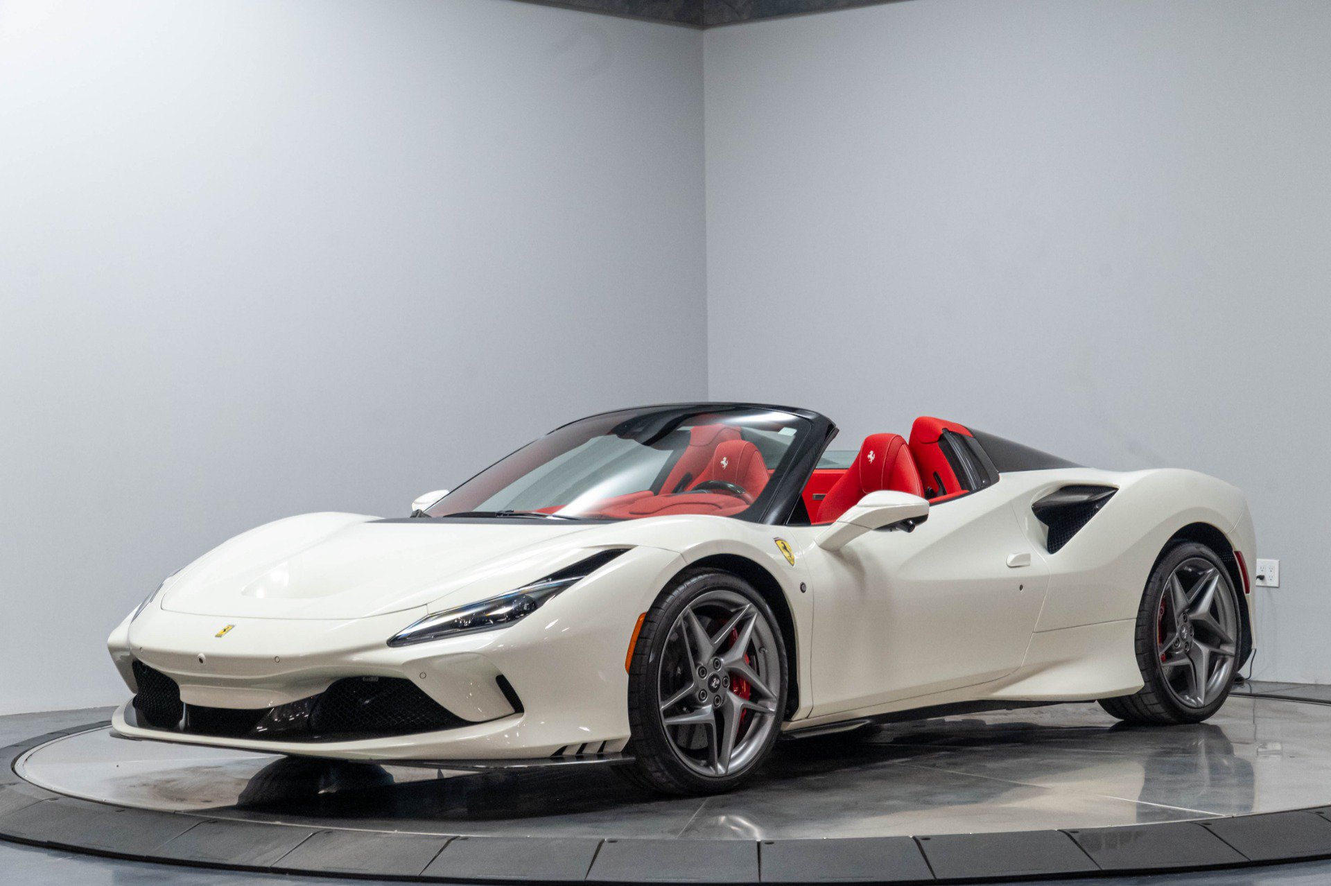Used 2021 Ferrari F8 Tributo RWD image 2