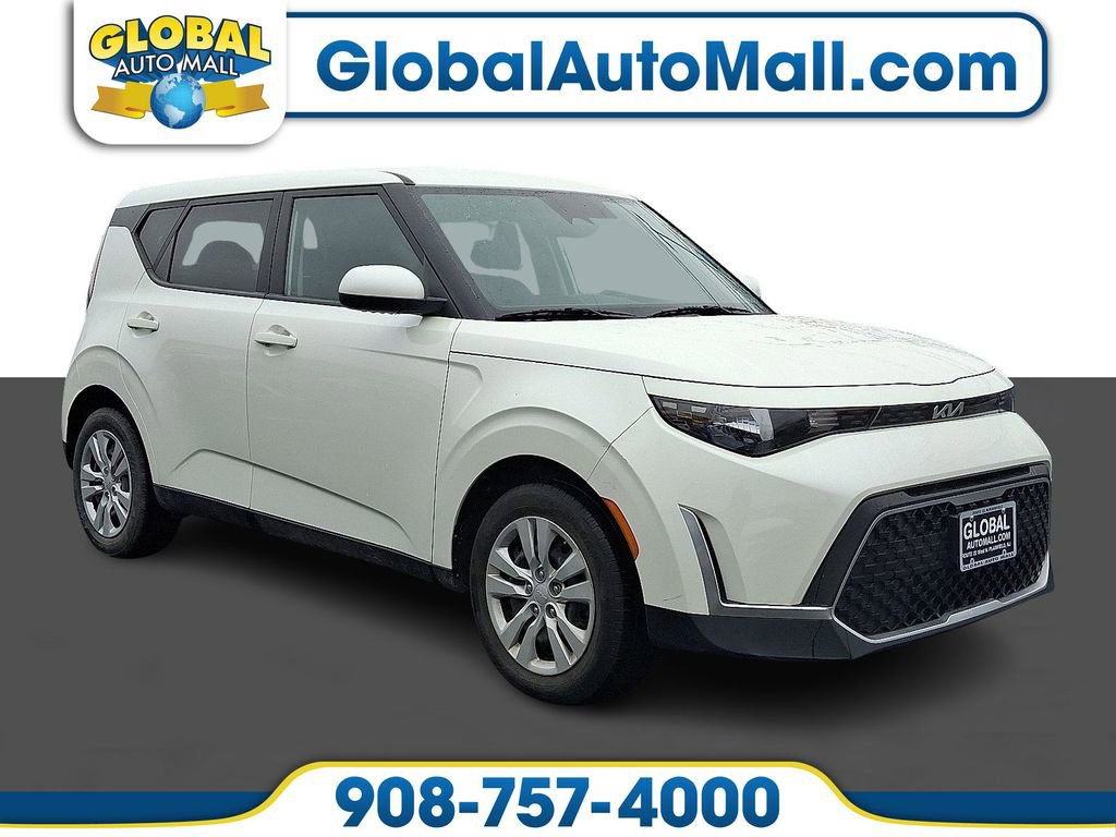 Used 2023 Kia Soul LX image 1