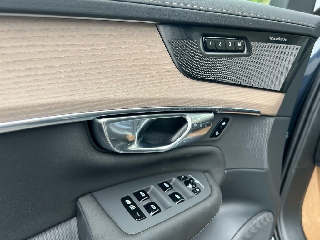 New 2026 Volvo XC90 B6 Plus w/ Protection Package Premier AWD/4WD image 10