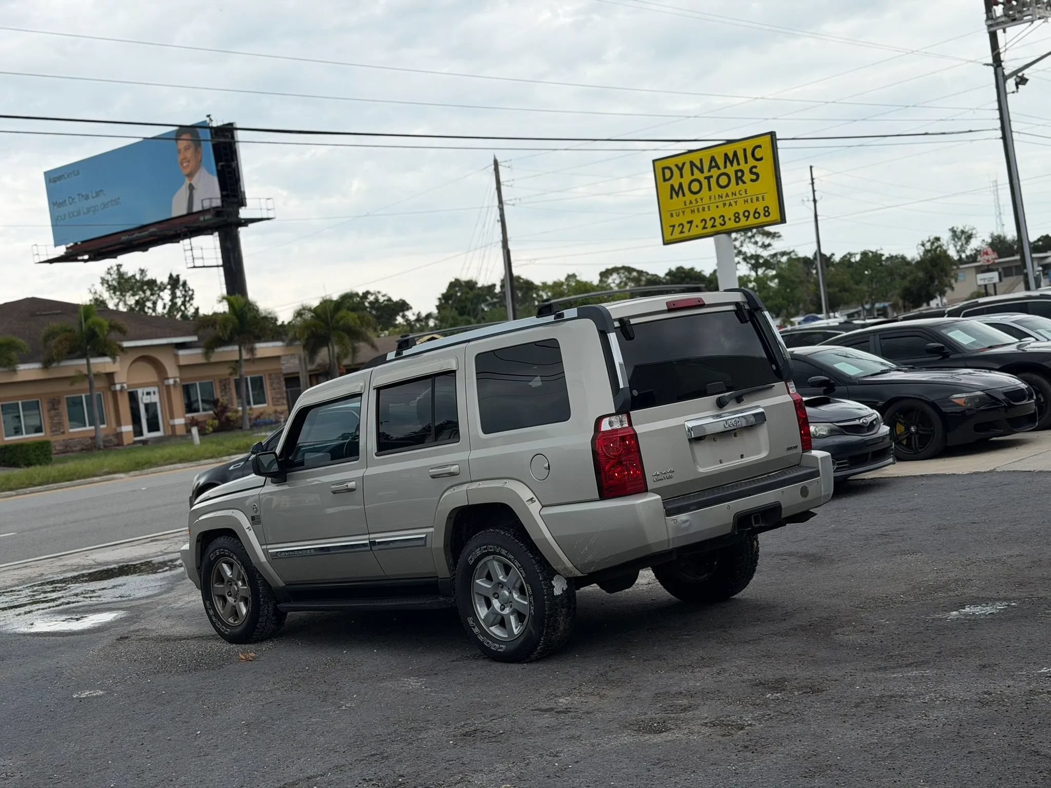 Used 2008 Jeep Commander Limited AWD/4WD image 4