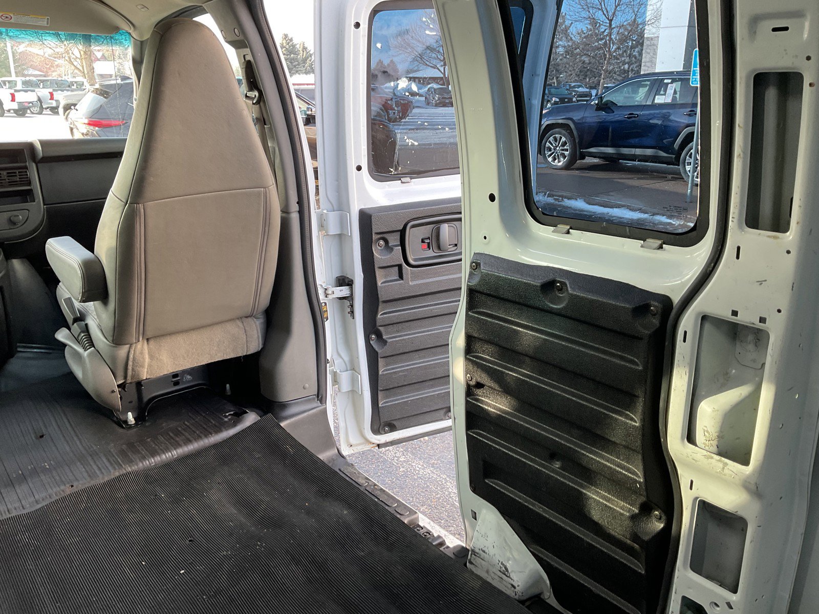 Used 2017 GMC Savana 2500 image 18