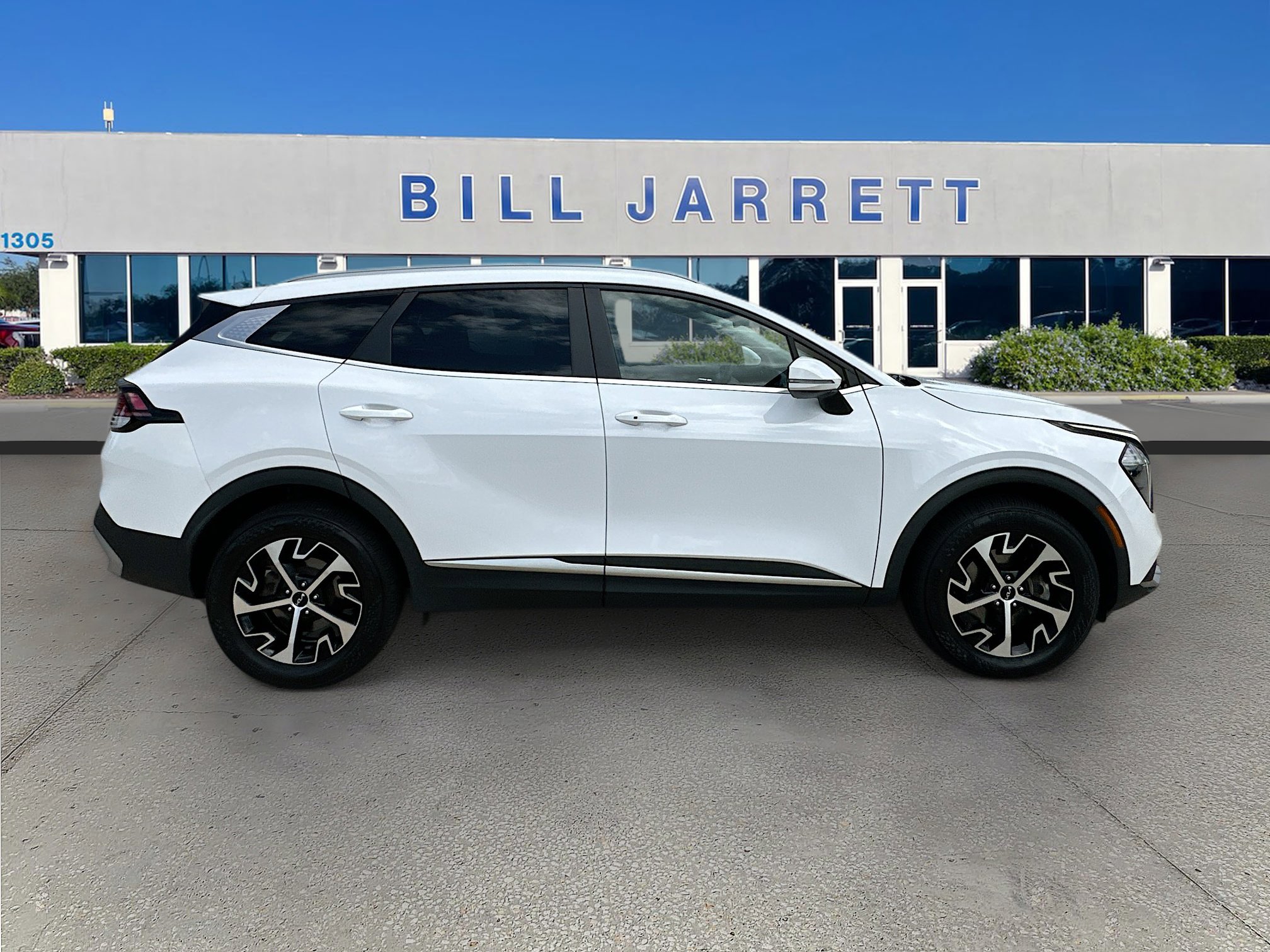 Used 2023 Kia Sportage EX image 8