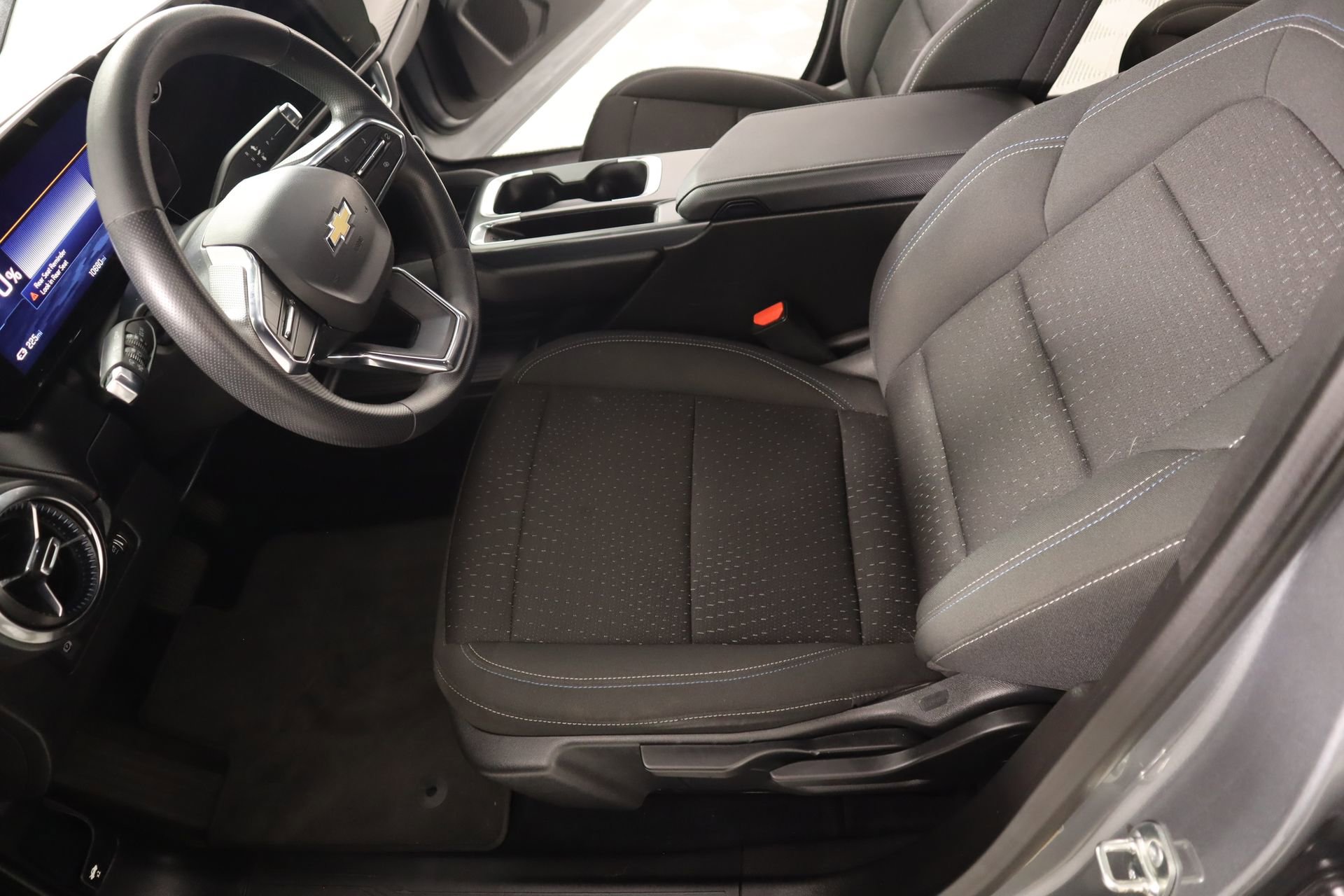 Used 2025 Chevrolet Equinox EV LT FWD image 9