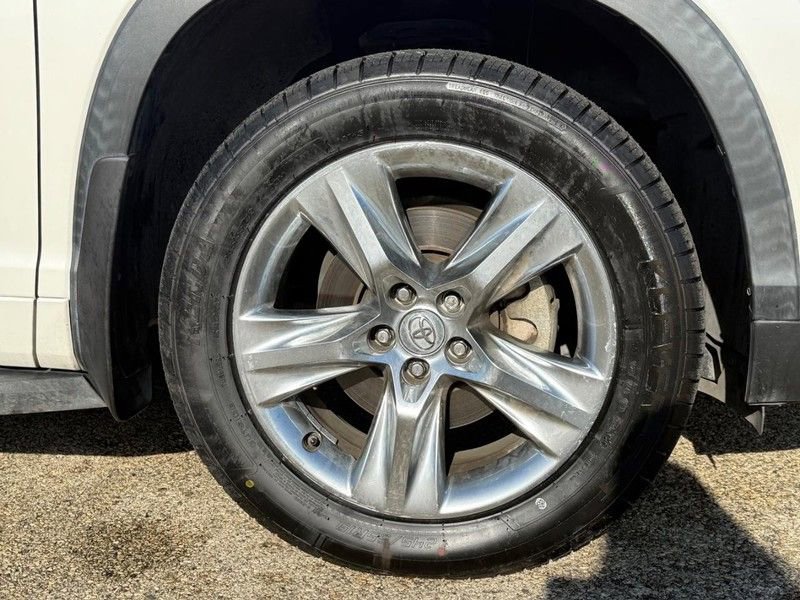 Used 2014 Toyota Highlander Limited FWD image 9
