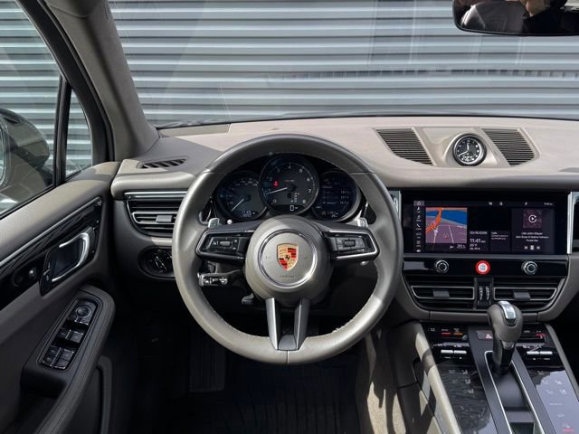 Certified 2023 Porsche Macan image 18