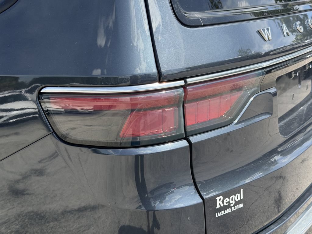 Used 2024 Jeep Wagoneer L 2WD w/ Premium Group I image 11