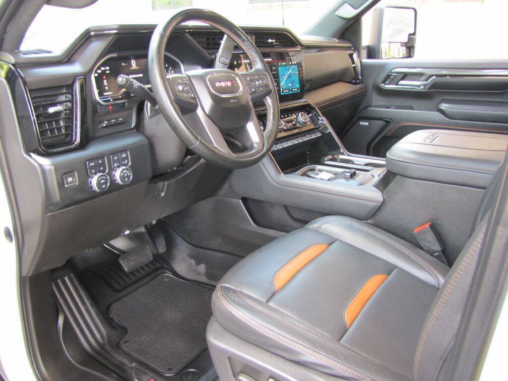 Used 2024 GMC Sierra 2500 AT4 w/ AT4 Premium Plus Package AWD/4WD image 13