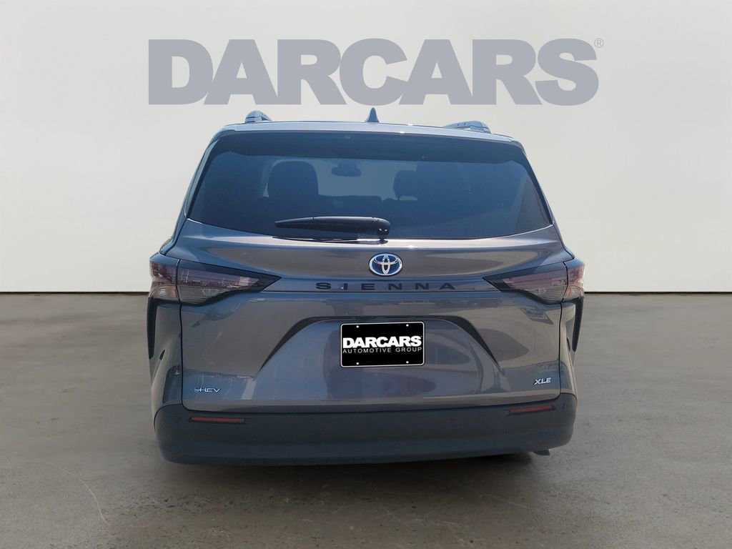 Used 2025 Toyota Sienna XLE FWD image 6