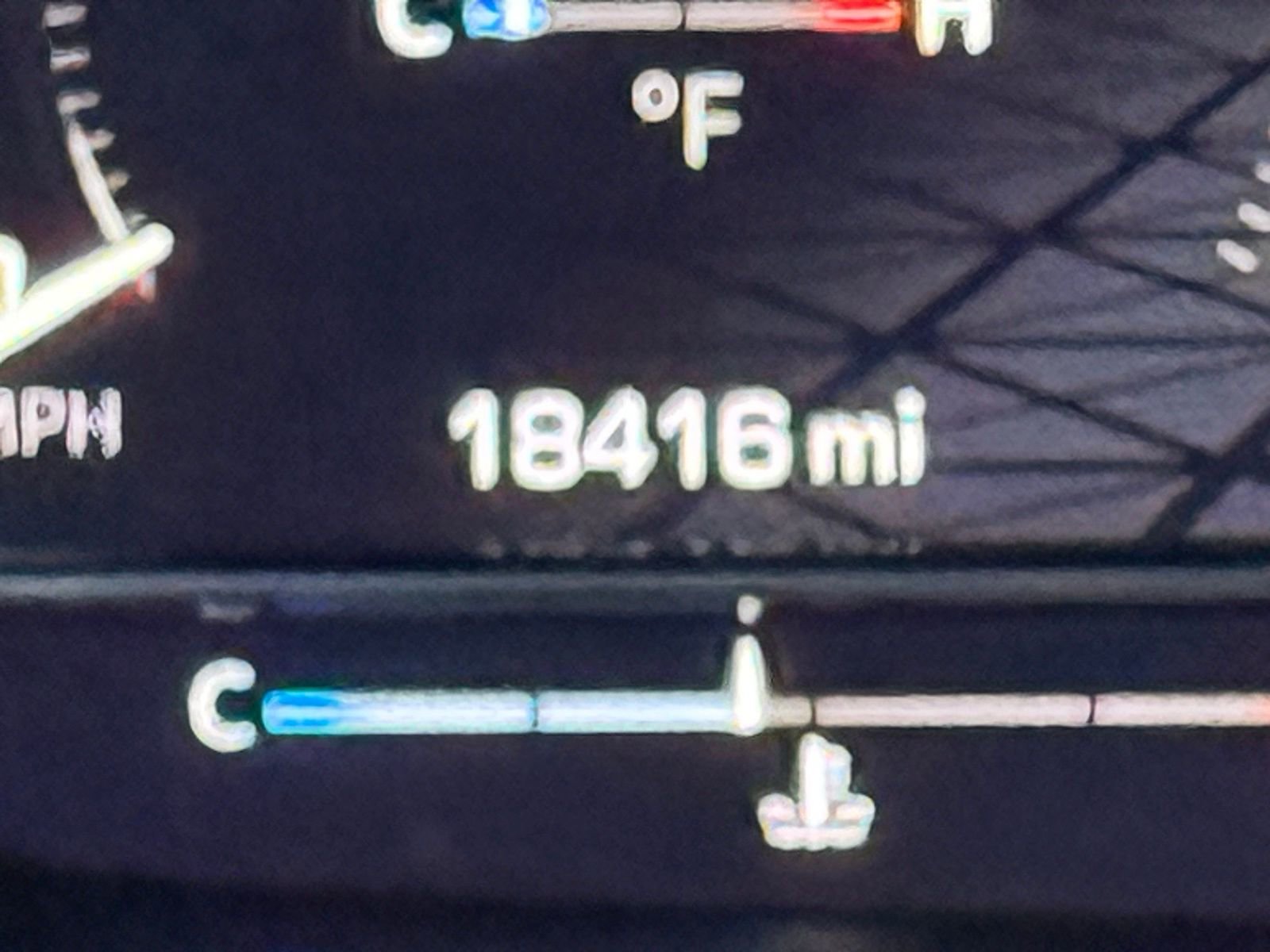 Used 2024 GMC Yukon SLT w/ SLT Luxury Package image 35