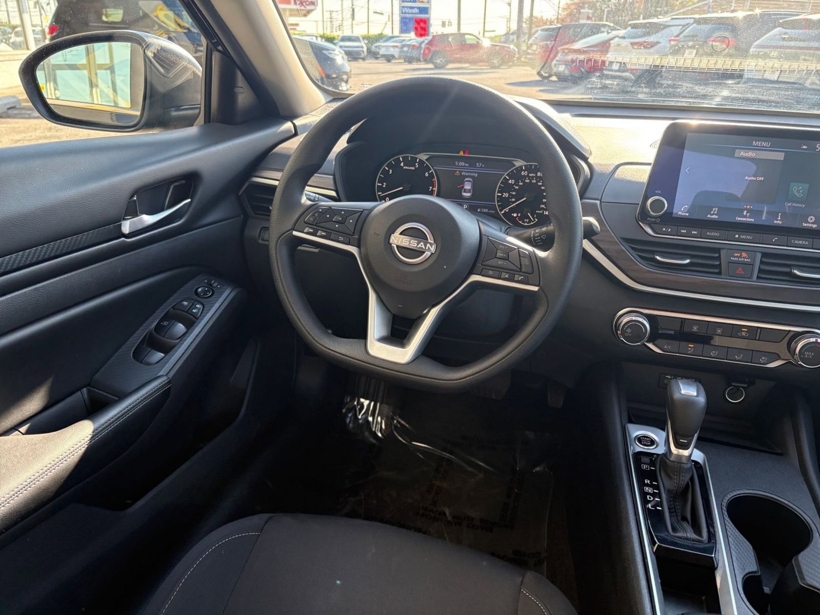Used 2025 Nissan Altima 2.5 SV FWD image 34