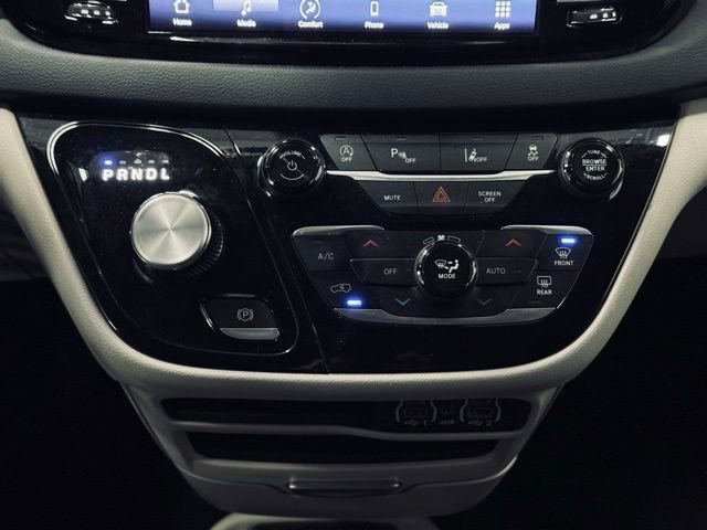 Used 2024 Chrysler Pacifica Touring-L image 35
