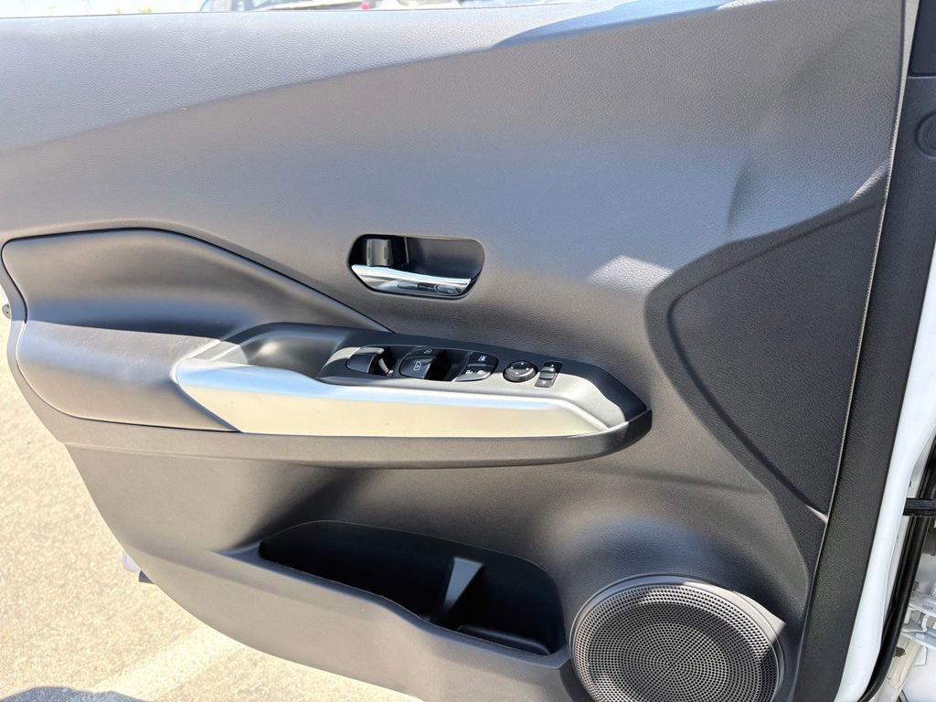 Used 2018 Nissan Kicks SR w/ Premium Package FWD image 12