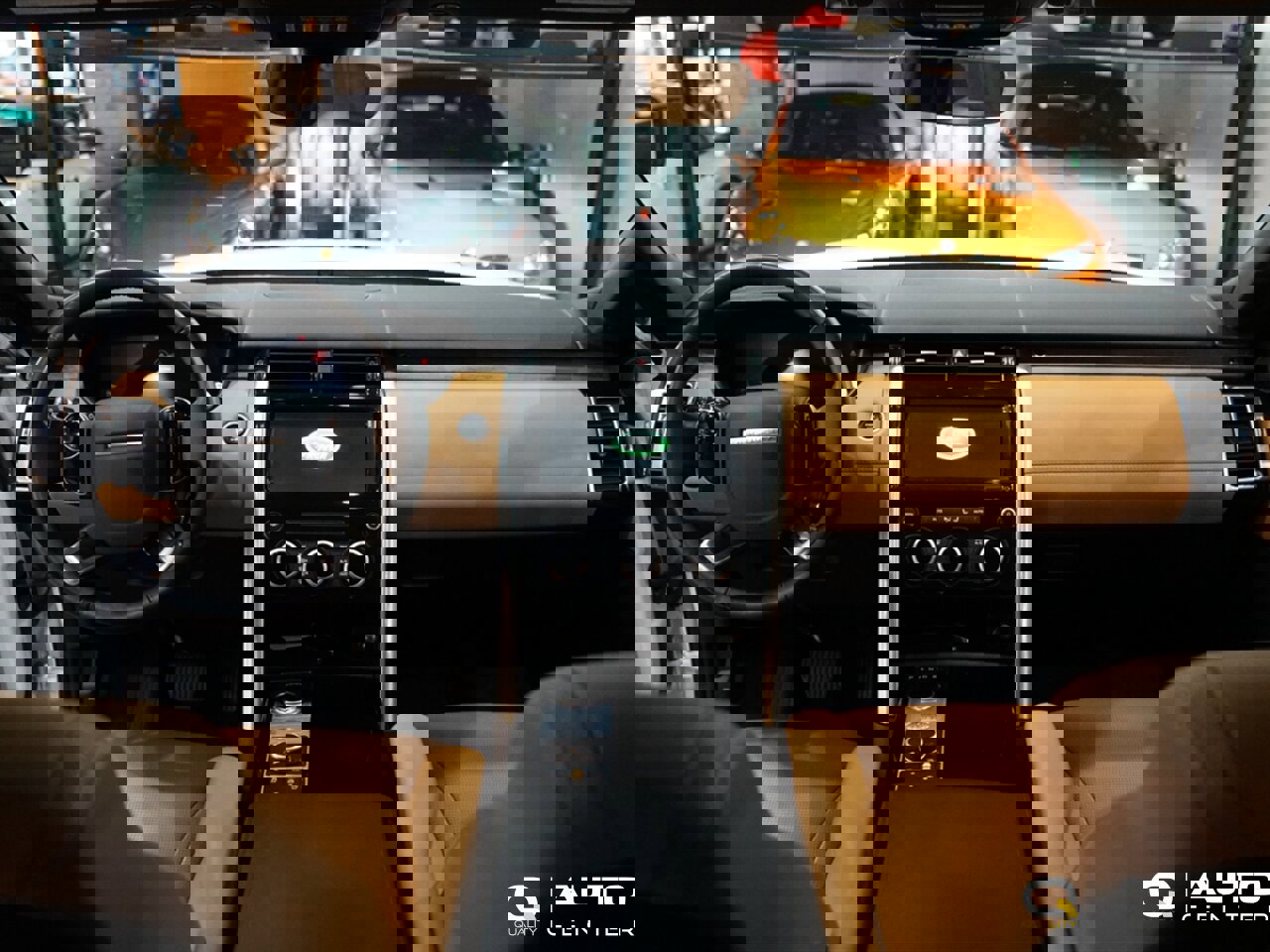 Used 2020 Land Rover Discovery HSE Luxury image 17