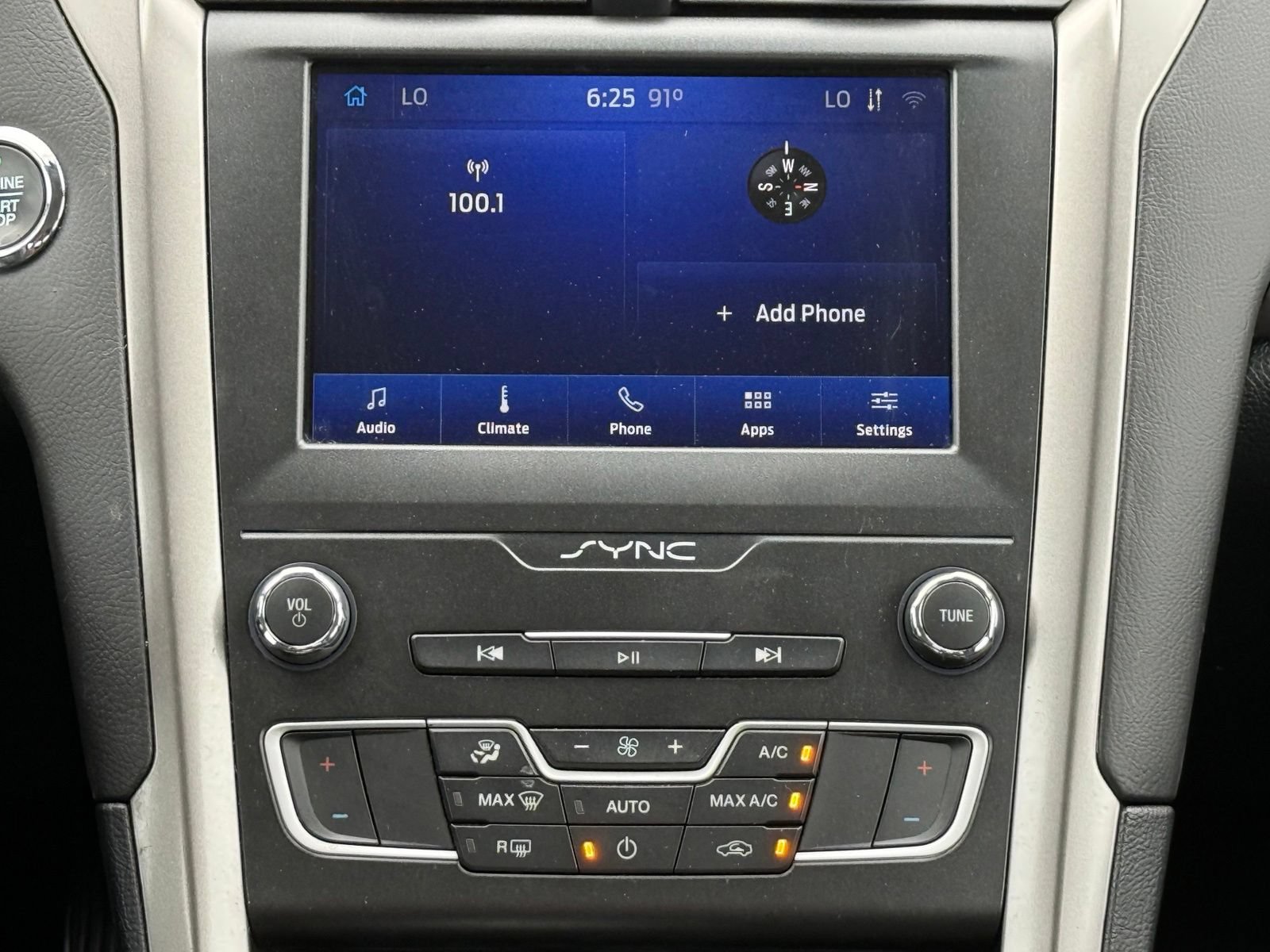 Used 2020 Ford Fusion SE FWD image 19