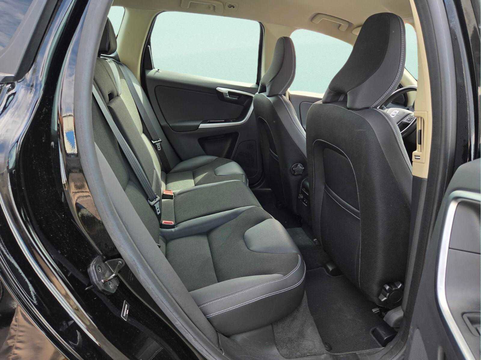Used 2011 Volvo XC60 3.2 AWD/4WD image 16