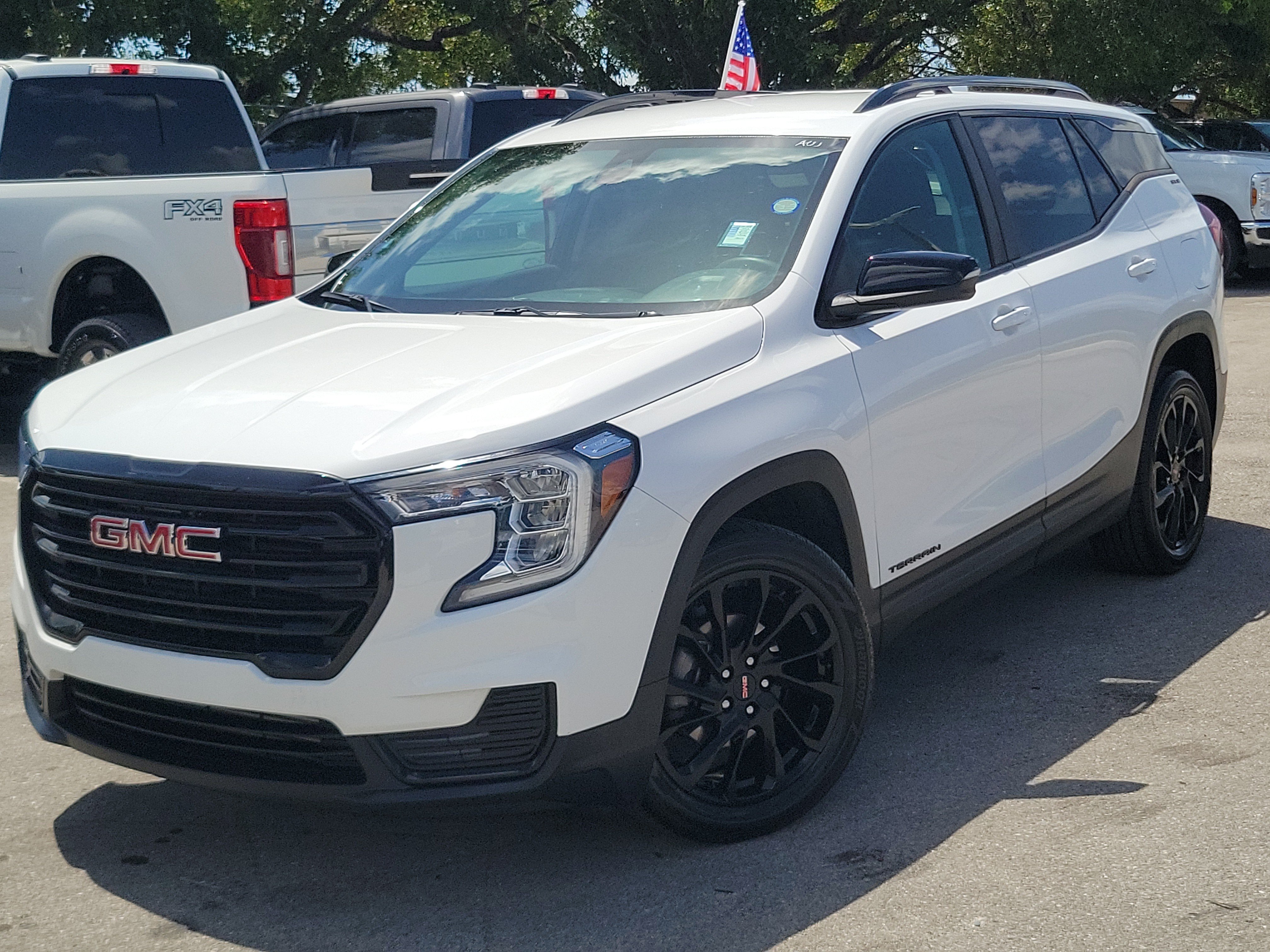 Used 2023 GMC Terrain SLE w/ Driver Convenience Package FWD image 1