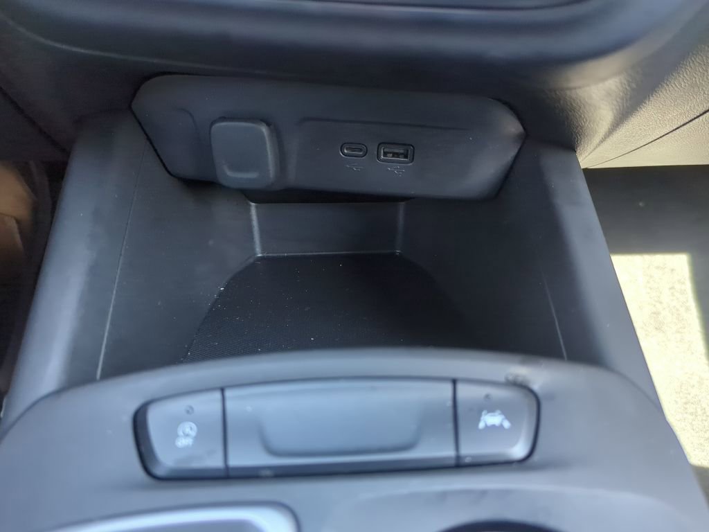 Certified 2024 Chevrolet Trax RS w/ Sunroof Package FWD image 26