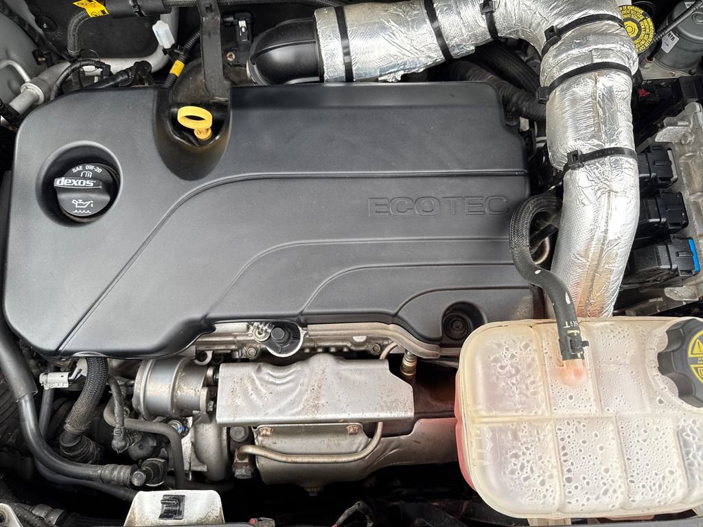 Used 2022 Buick Encore Preferred AWD/4WD image 23