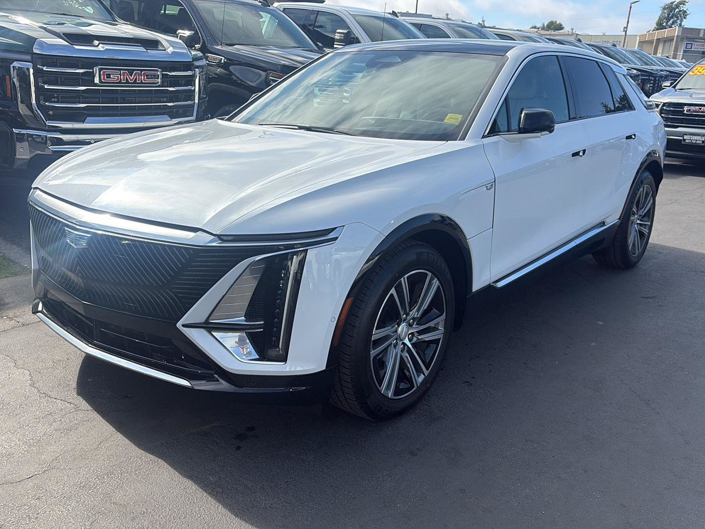 Used 2024 Cadillac Lyriq Luxury AWD/4WD image 19