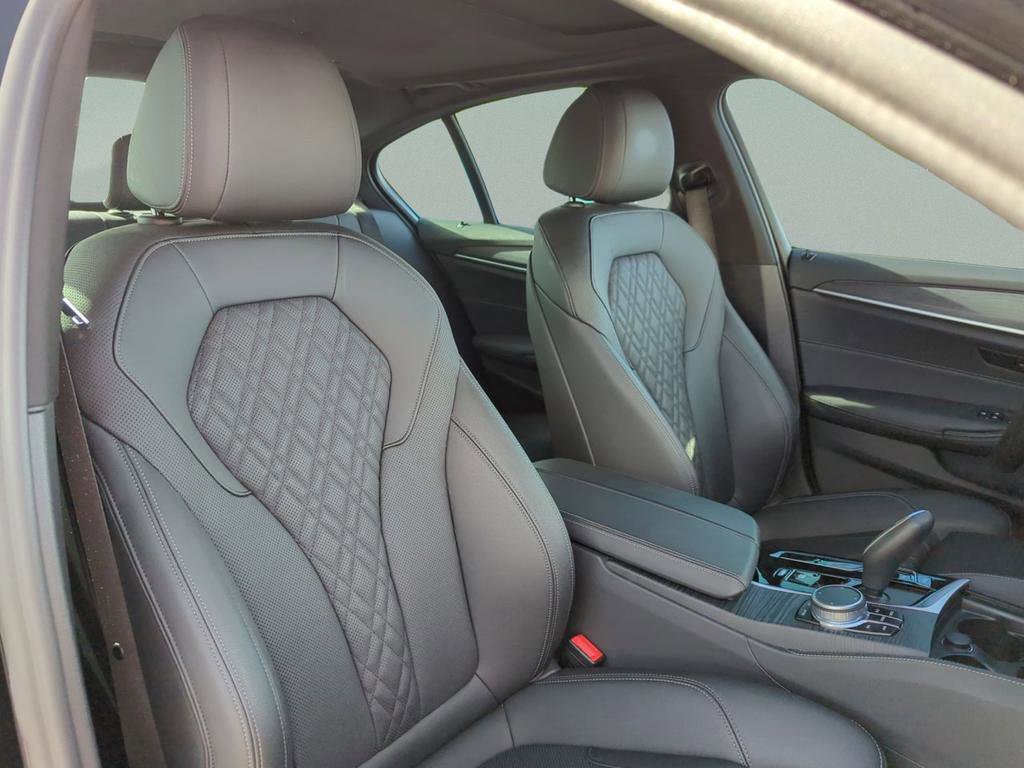 Used 2022 BMW 540i w/ M Sport Package image 31