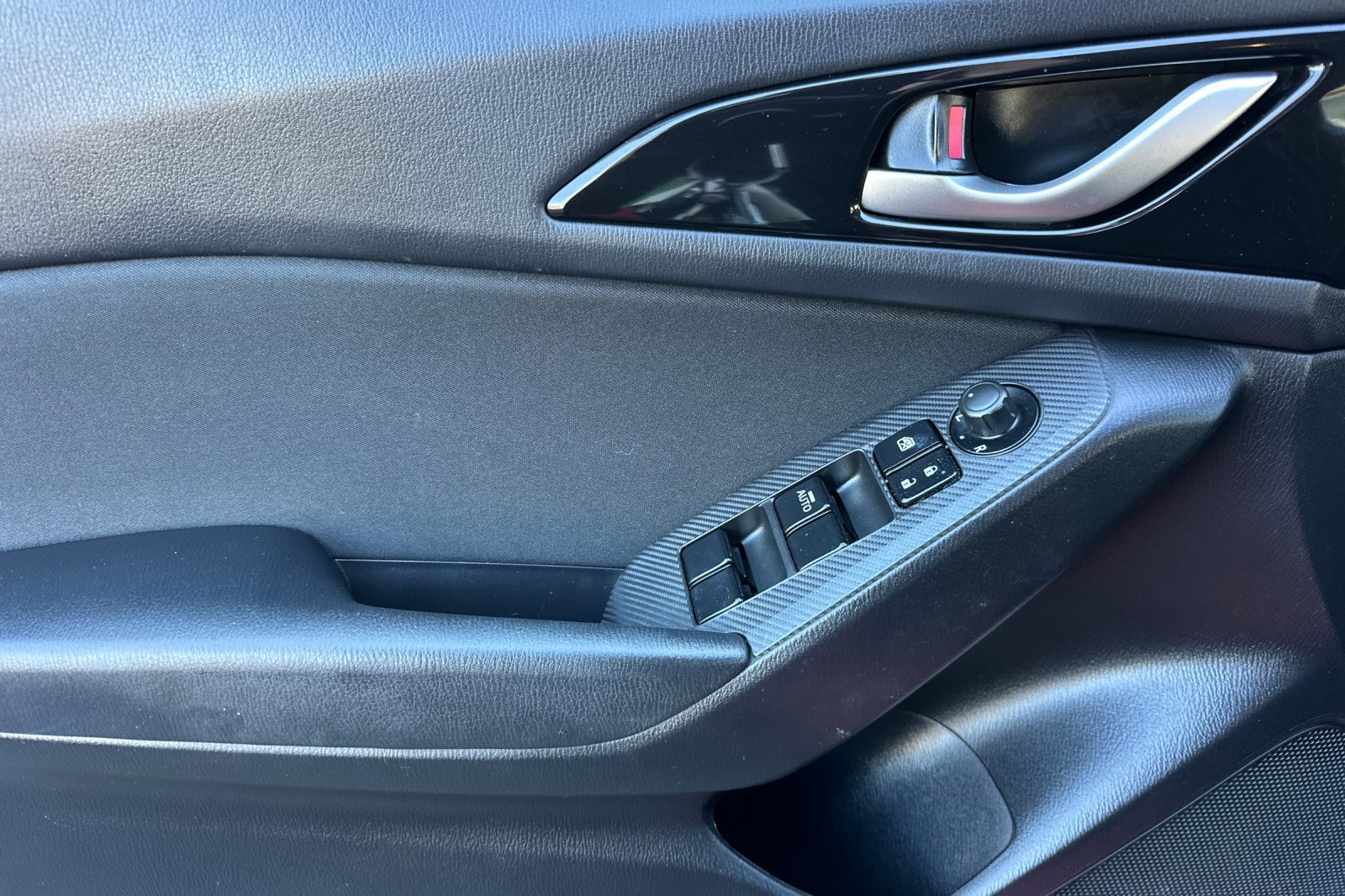 Used 2015 MAZDA MAZDA3 i Sport FWD image 10
