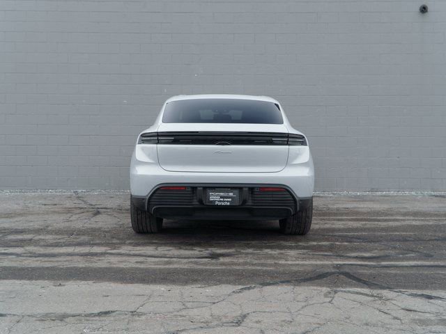 Certified 2025 Porsche Macan Electric image 6