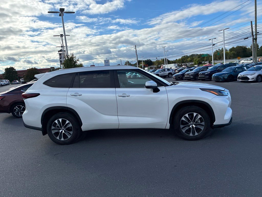 Certified 2026 Toyota Highlander XLE AWD/4WD image 5