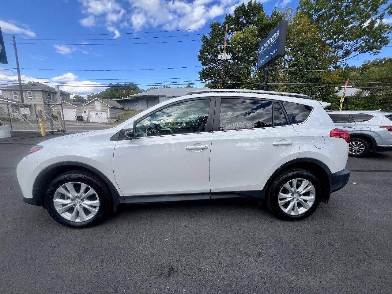 Used 2014 Toyota RAV4 Limited w/ Technology Package AWD/4WD image 2