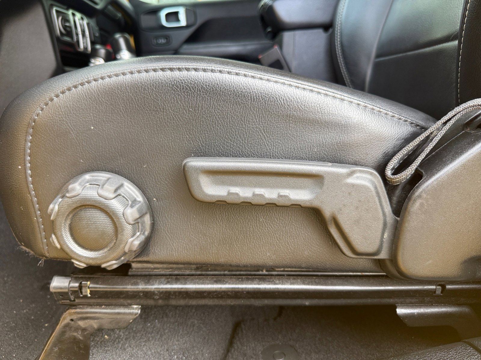 Used 2019 Jeep Wrangler Unlimited Sahara w/ Uconnect 4C Nav & Sound Group image 15