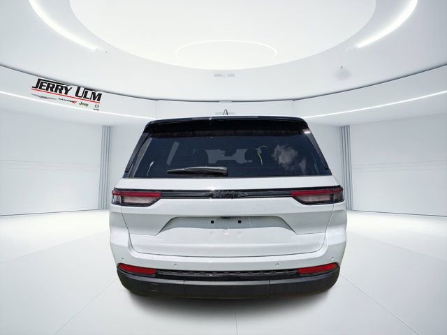 New 2025 Jeep Grand Cherokee Altitude image 4