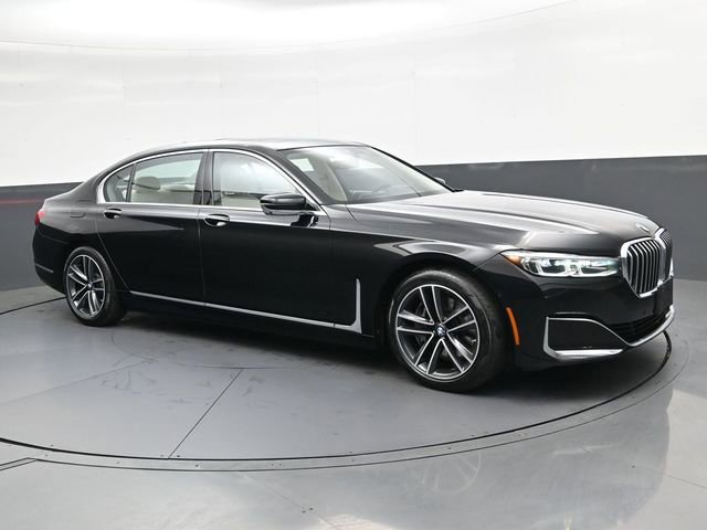 Used 2022 BMW 750i xDrive image 2