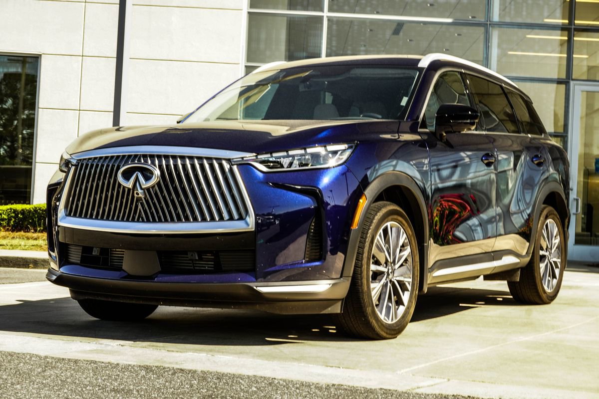 Certified 2026 INFINITI QX60 Luxe w/ Family Package FWD image 8