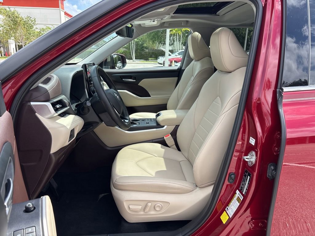 Used 2020 Toyota Highlander XLE FWD image 10