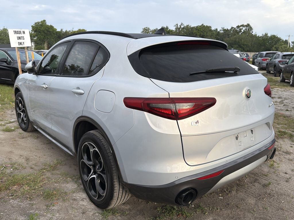Used 2022 Alfa Romeo Stelvio Ti AWD/4WD image 6