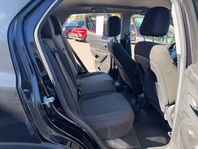 Used 2021 Chevrolet Trax LS w/ Tint and Cruise Package AWD/4WD image 11