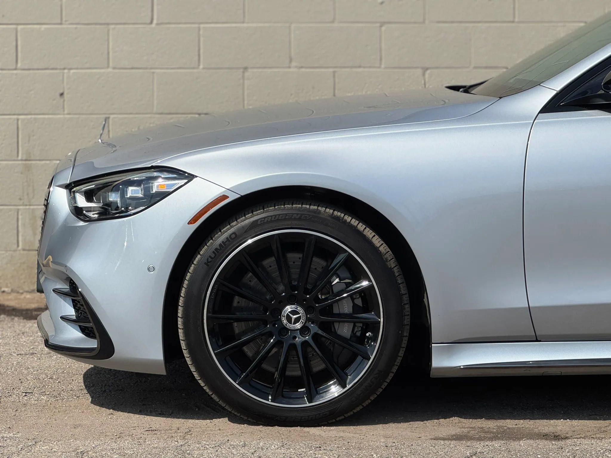 Used 2023 Mercedes-Benz S 580e 4MATIC Sedan w/ AMG Line image 3