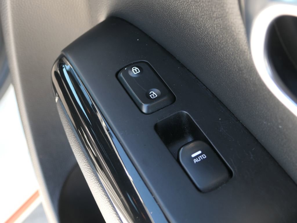 Used 2014 Kia Soul + FWD image 30