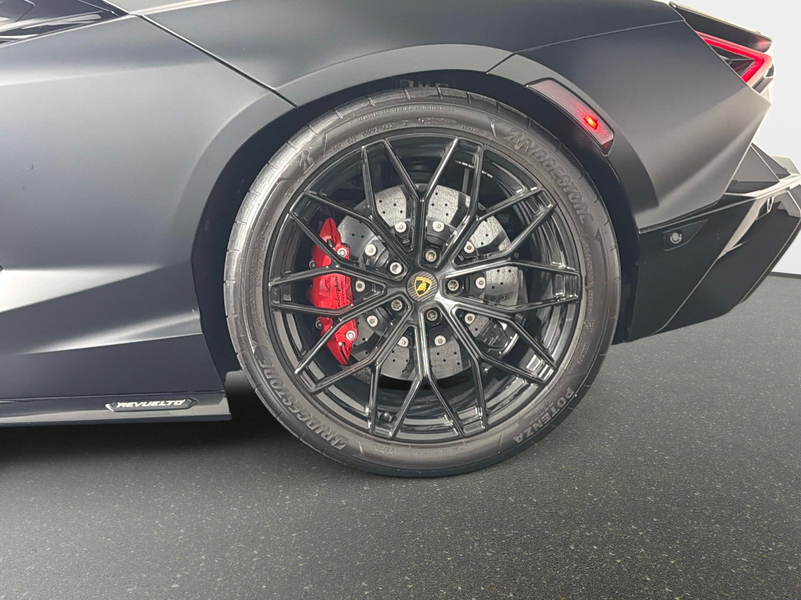 Used 2024 Lamborghini Revuelto AWD/4WD image 14