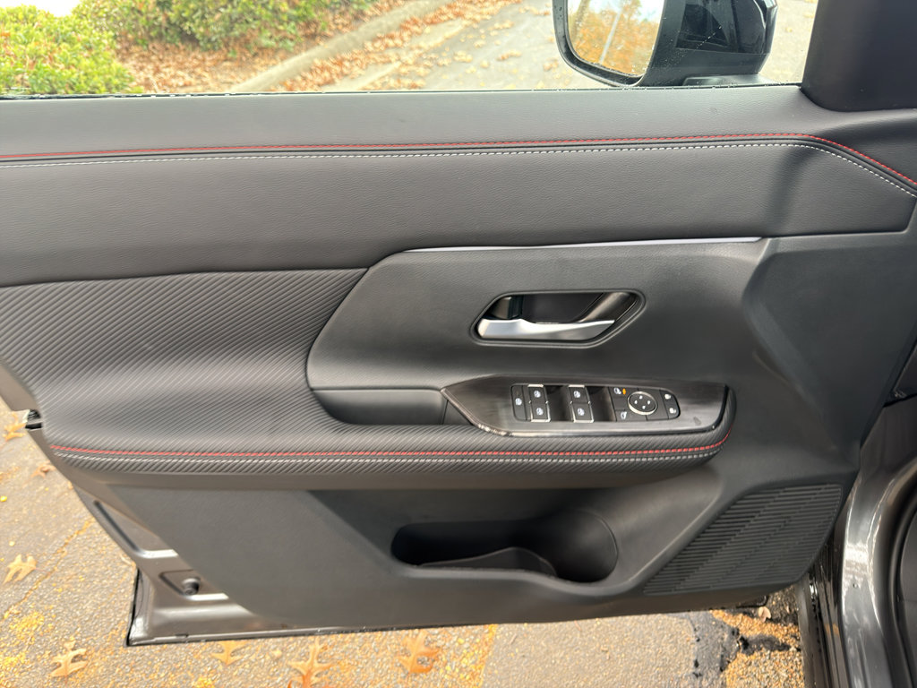 New 2026 Nissan Kicks SR w/ Cold Weather Package image 17