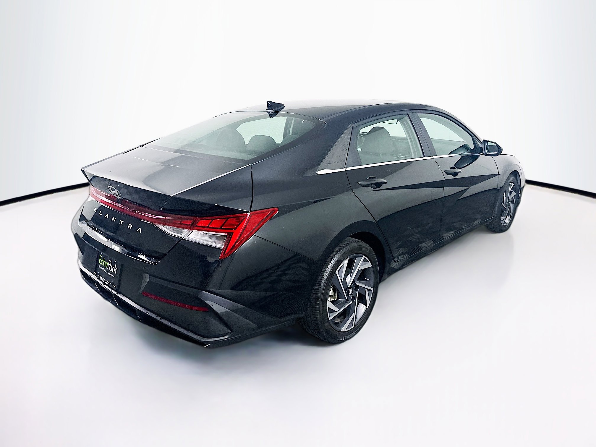 Used 2025 Hyundai Elantra SEL FWD image 9