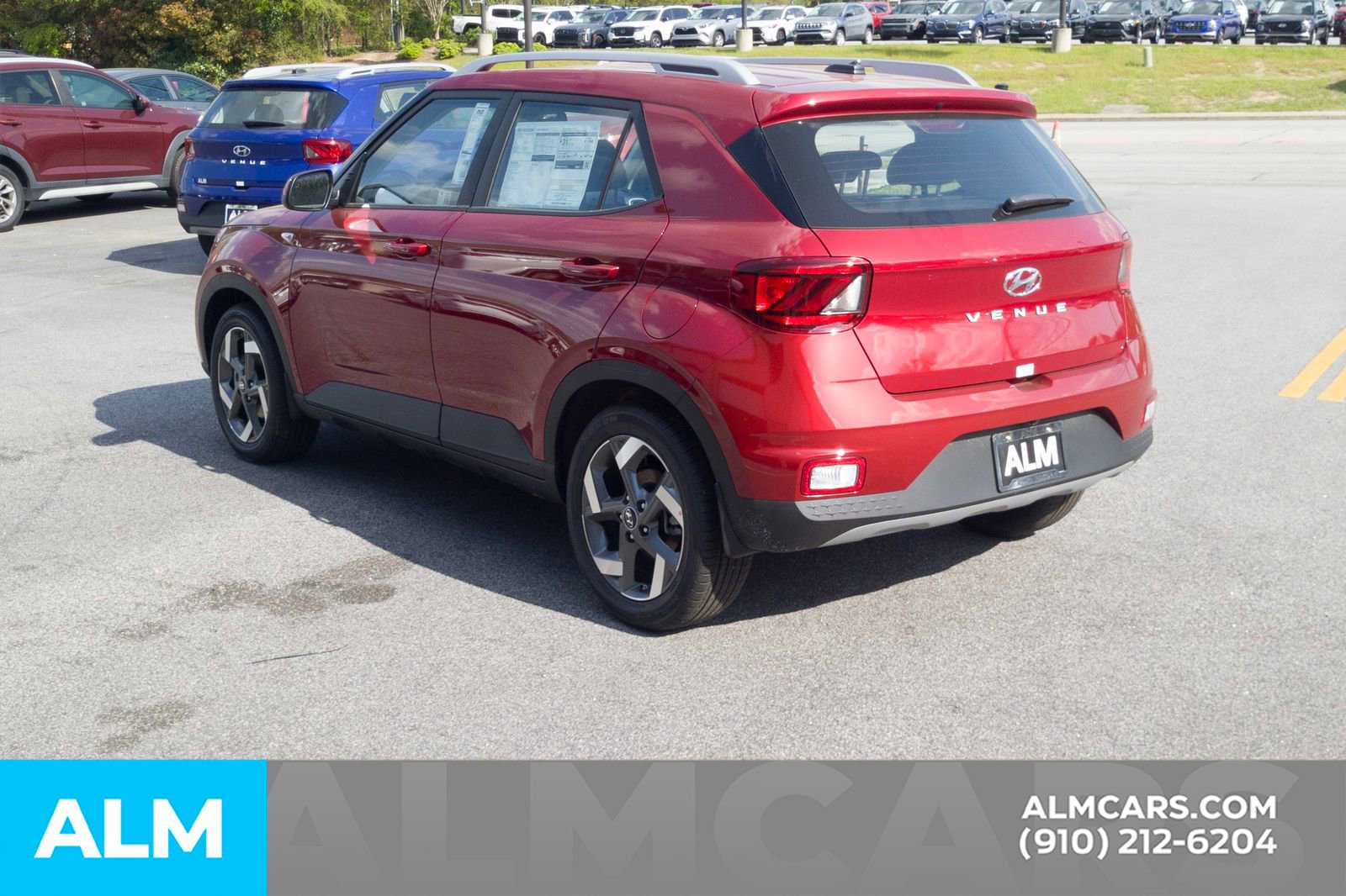 Used 2025 Hyundai Venue SEL image 9